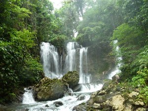 Pantai, Teluk, Sungai, Air Terjun. Semua Terjelajahi!