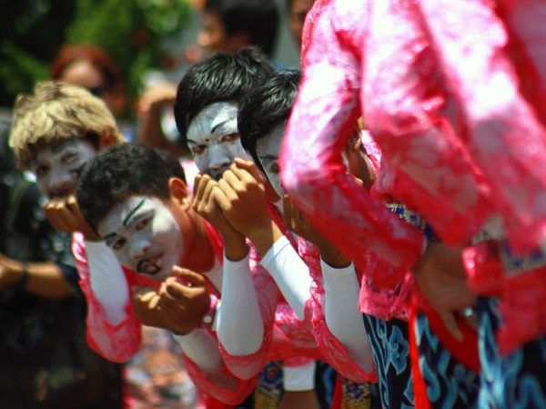 Jenakanya Tari Kontemporer