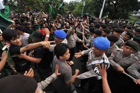 HMI Juga Balik Kanan, Depan Istana Bersih