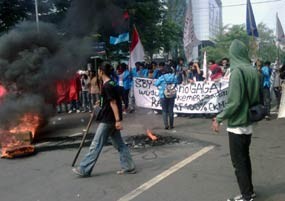 Mahasiswa Membubarkan Diri, Lalu Lintas Berangsur Lancar