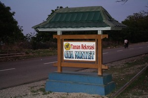 Wisata Goa di NTT