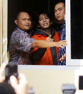 Jam Besuk Ariel Sama dengan Tahanan Lain