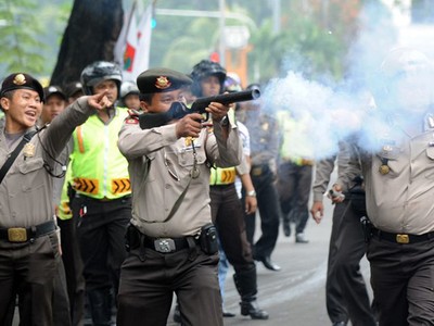Aksi di Depan Istana Rusuh