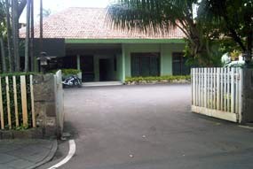 1.000 Hari Soeharto Wafat, Cendana Sunyi Senyap & Diguyur Hujan