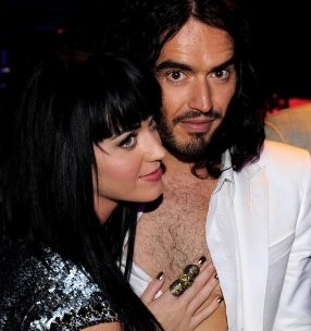 Jelang Nikah di India, Katy Perry Pakai Rantai Hidung