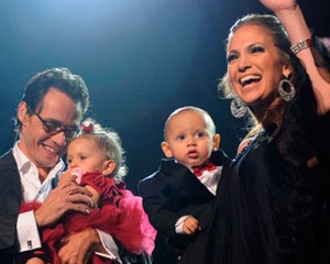 J-Lo dan Anak Kembarnya Jadi Model Gucci 