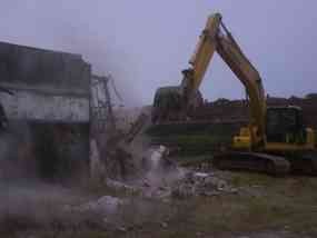 Dianggap Bahayakan Rel KA, Bangunan yang Ambles Dibongkar 