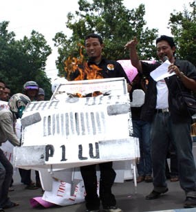 Pengadaan Mobdin DPRD Situbondo Senilai Rp 1,2 M Disorot