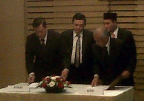 Kejar Buronon di Luar Negeri, KPK Teken MoU dengan NCB Interpol