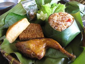 Menikmati Makanan Tradisional di Kafe Betawi