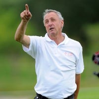 Cruyff Tak Tertarik Metode Mourinho