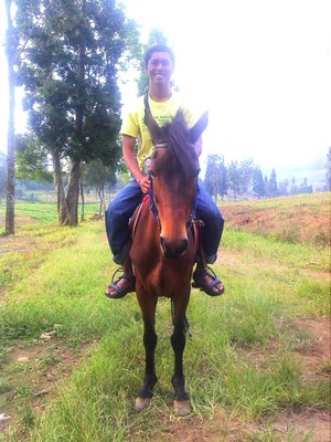 Mengunjungi Kampung Betawi dan Berkuda di Puncak