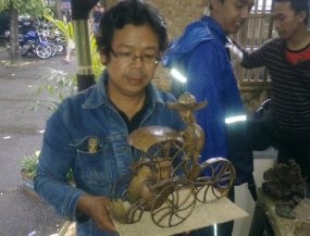 Sulap Batok Kelapa Menjadi Becak