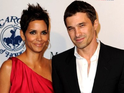 Halle Berry Pamer Pacar Baru