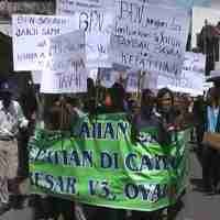 Tak Terima Tanah Dicaplok, Warga Tambak Bayan Demo