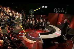 John Howard Dilempar Sepatu Saat Acara Langsung di TV