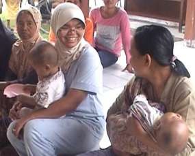 Pengungsi Merapi di TPA Tanjung Kekurangan Susu dan Makanan Bayi