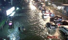 Pemprov DKI Jakarta Vs Sampah & Bangunan Liar Bantaran Sungai