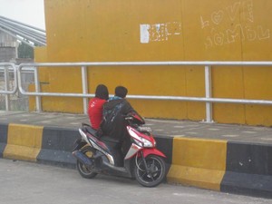 Tangan-Tangan Jahil di Jembatan Barito