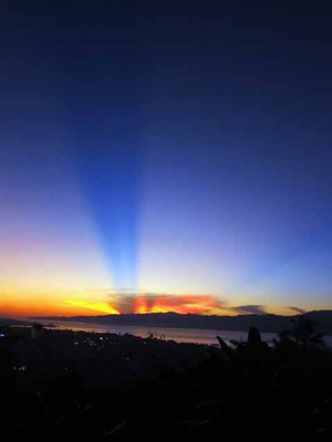 Mengintip Sekilas Ambon dari Balik Jendela Angkot