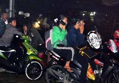 Digoyang Gempa, Warga Sumbar Berhamburan