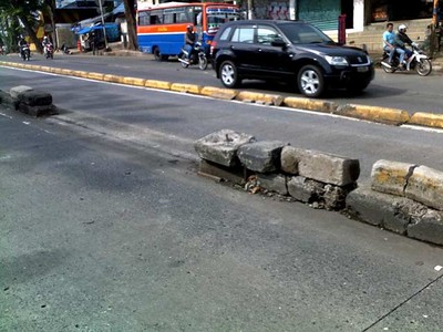 Separator Busway Warung Buncit Dijebol Warga