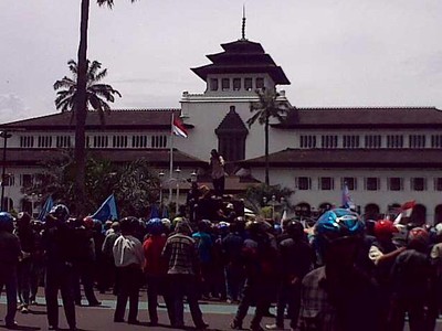 Buruh Demo Gedung Sate