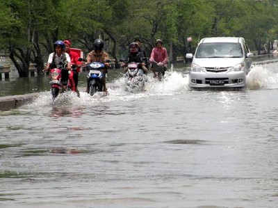 Rob Genangi Jalan RE Martadinata