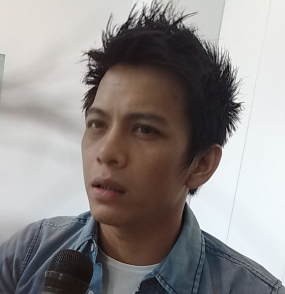 Ariel Ogah Santap Makanan Dari Keju