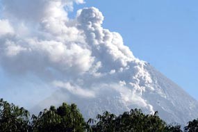 Lesmiyatun Melahirkan di Perjalanan ke Tempat Pengungsian
