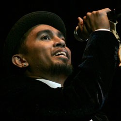 Glenn Fredly Mendadak Gelar Konser Darurat