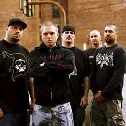 Banjir Keringat di Konser Hatebreed