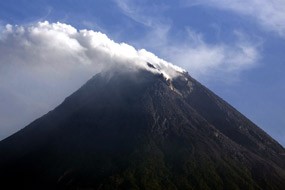 Mahasiswa Sumenep Salat Ghaib Korban Merapi dan Tsunami