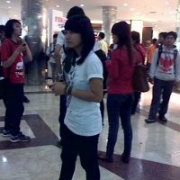 Pengunjung Mal BIP Mendadak Jadi Patung