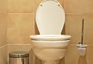 Cara Aman Pakai Toilet Umum