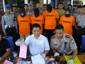 Pembunuh Pasutri di Villa Songgoriti Terungkap Berkat Putung Rokok