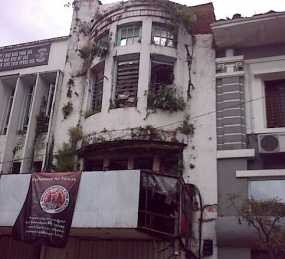  Takut Kena Runtuhan Tedi Pindah Lokasi Jualan