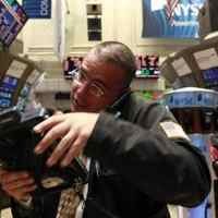 Wall Street Bergerak Secuil