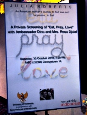 Dubes Dino Nobar Eat, Pray Love di Malam Halloween