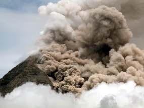  Abu Merapi Mengarah ke Semarang, Bandara Solo Aman 
