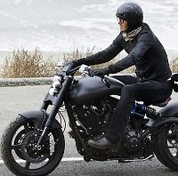 Gaya Serba Hitam David Beckham