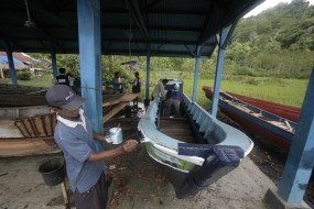 Korban Tsunami Pinjamkan Perahu Secara Gratis untuk Relawan 