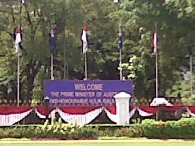 Spanduk Salah Eja Sambut PM Gillard di Istana