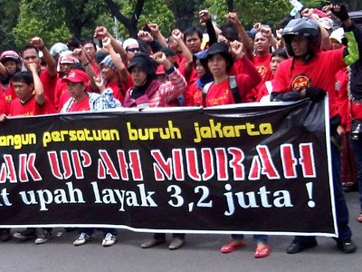 Buruh dan Warga Kapuk Demo di Balaikota DKI Jakarta