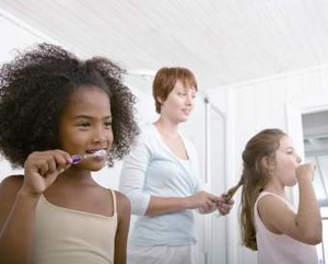 4 Cara Membiasakan Anak Rajin Menyikat Gigi