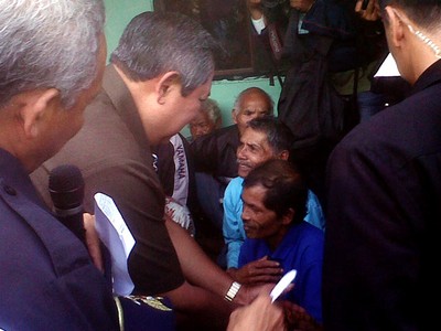 SBY Tinjau Pengungsi Merapi
