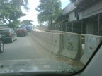 Beton Pemisah Hambat Lalu Lintas dari Kamal ke Bandara Cengkareng 