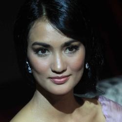  Transformasi Atiqah Hasiholan