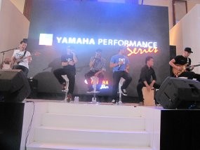 Bondan Prakoso and Fade 2 Black Panaskan Booth Yamaha