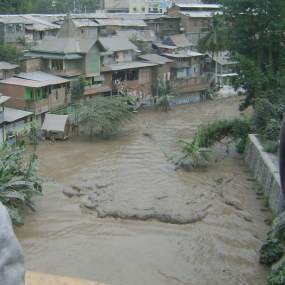 Antisipasi Kali Code Meluap, Warga Ledok Tukangan Bangun Tanggul Darurat